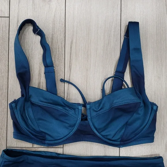 NWOT Victoria's Secret Bikini - Picture 2 of 9